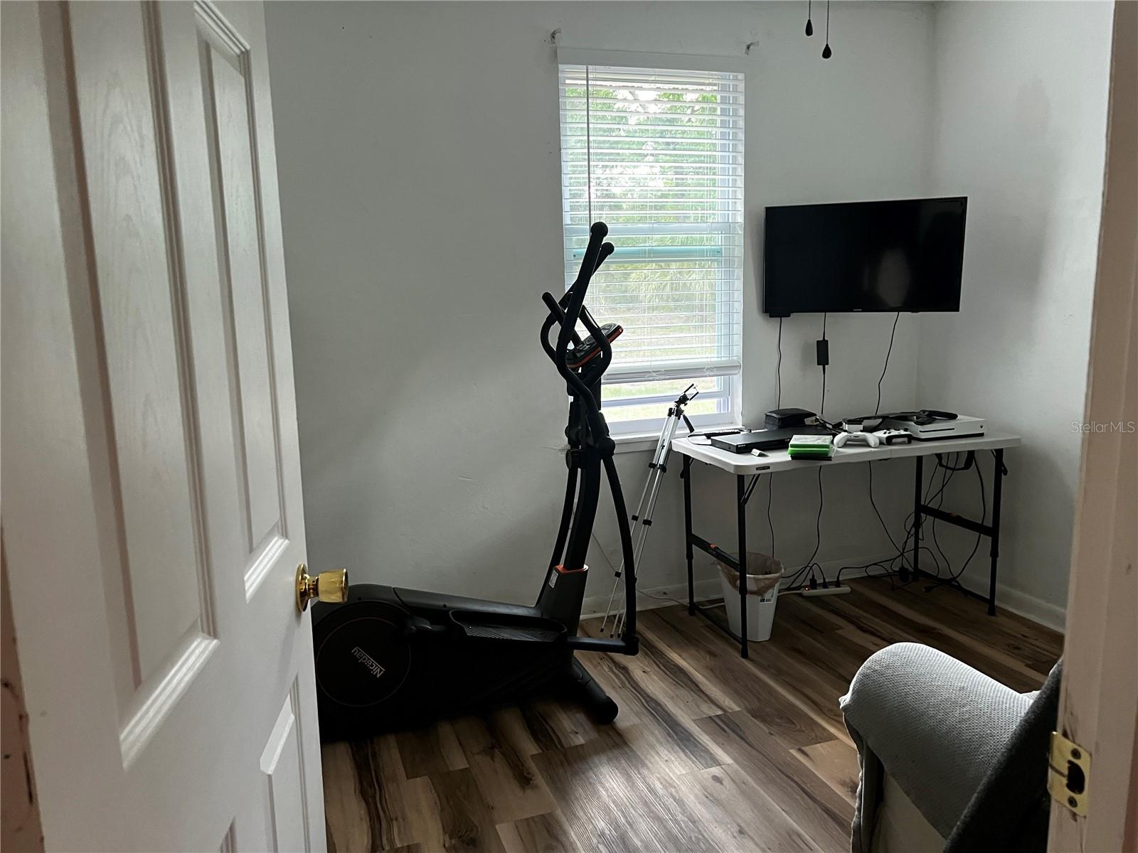 Image 4 of 8 For 408 18 Street