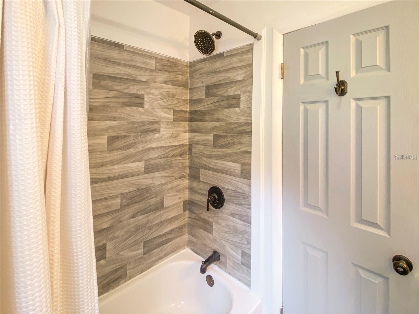 Image 24 of 40 For 228 Oak Hill Street