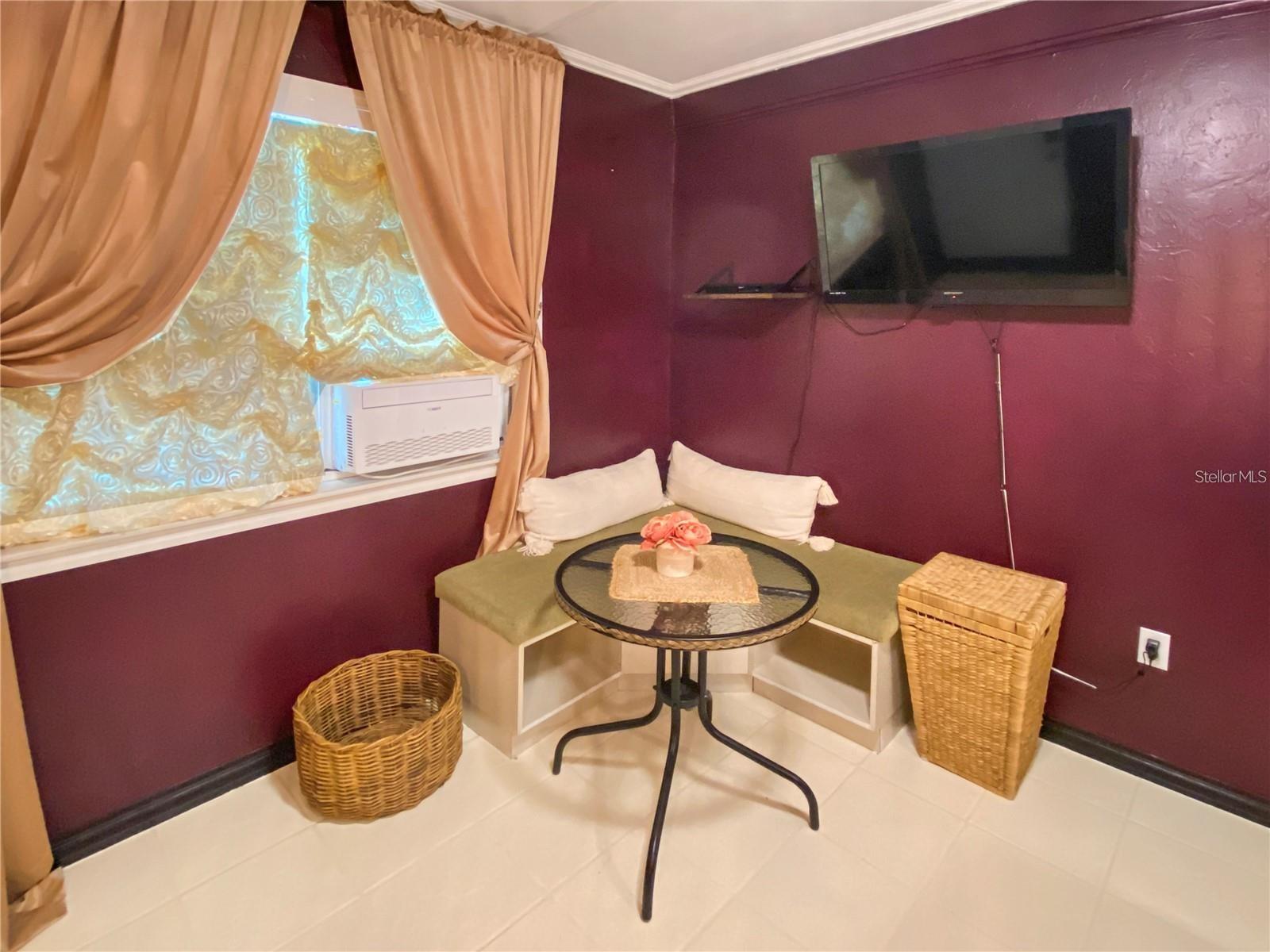 Image 26 of 40 For 228 Oak Hill Street