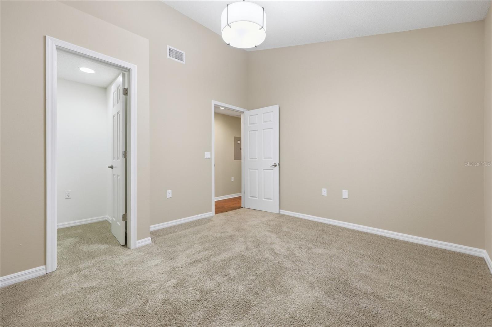 Image 17 of 26 For 10000 52nd Avenue 6