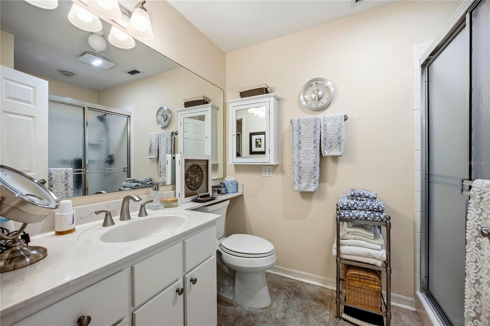 Image 18 of 39 For 5027 9th Lane