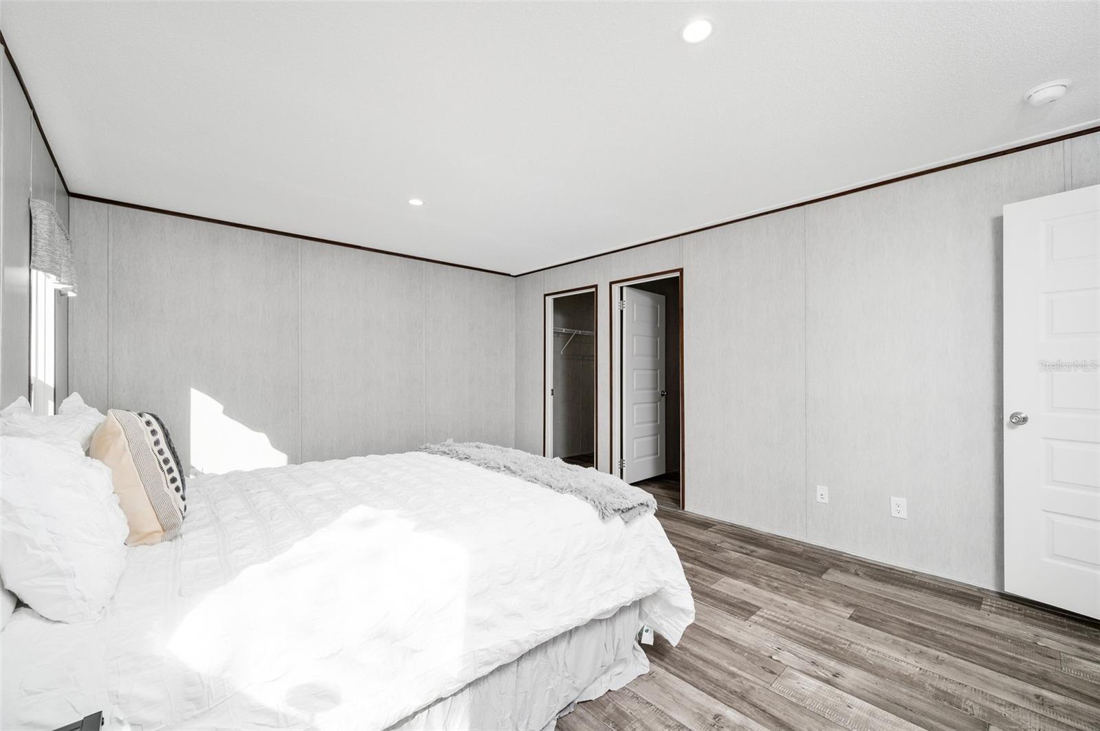 Image 14 of 28 For 6951 104 Court