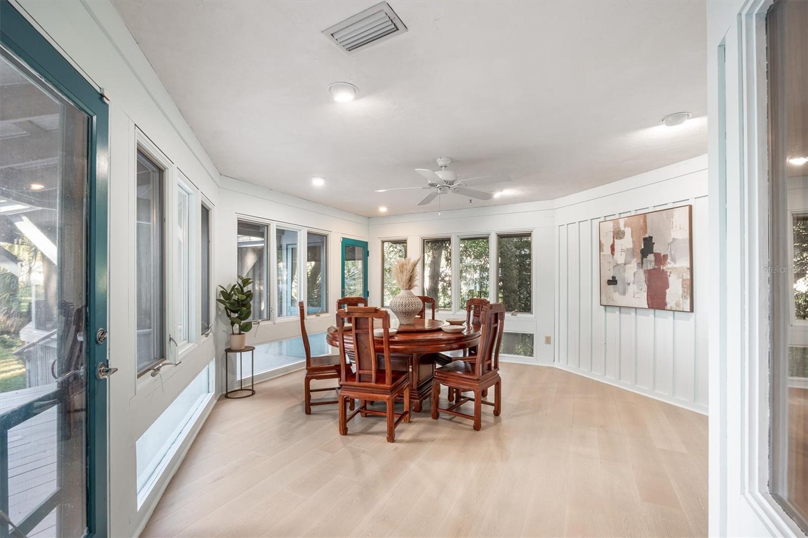 Image 12 of 65 For 25608 Devonia Street