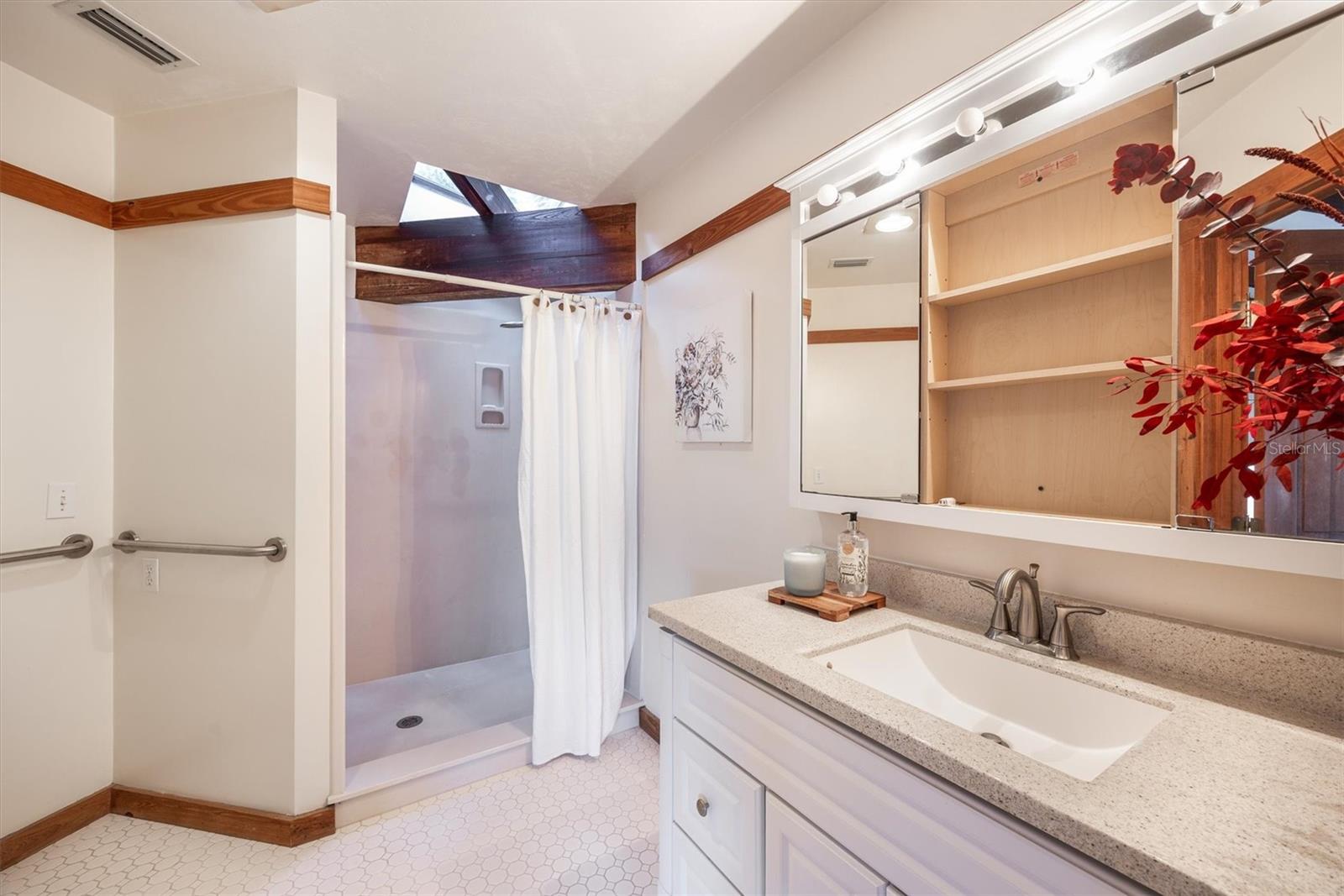 Image 20 of 65 For 25608 Devonia Street