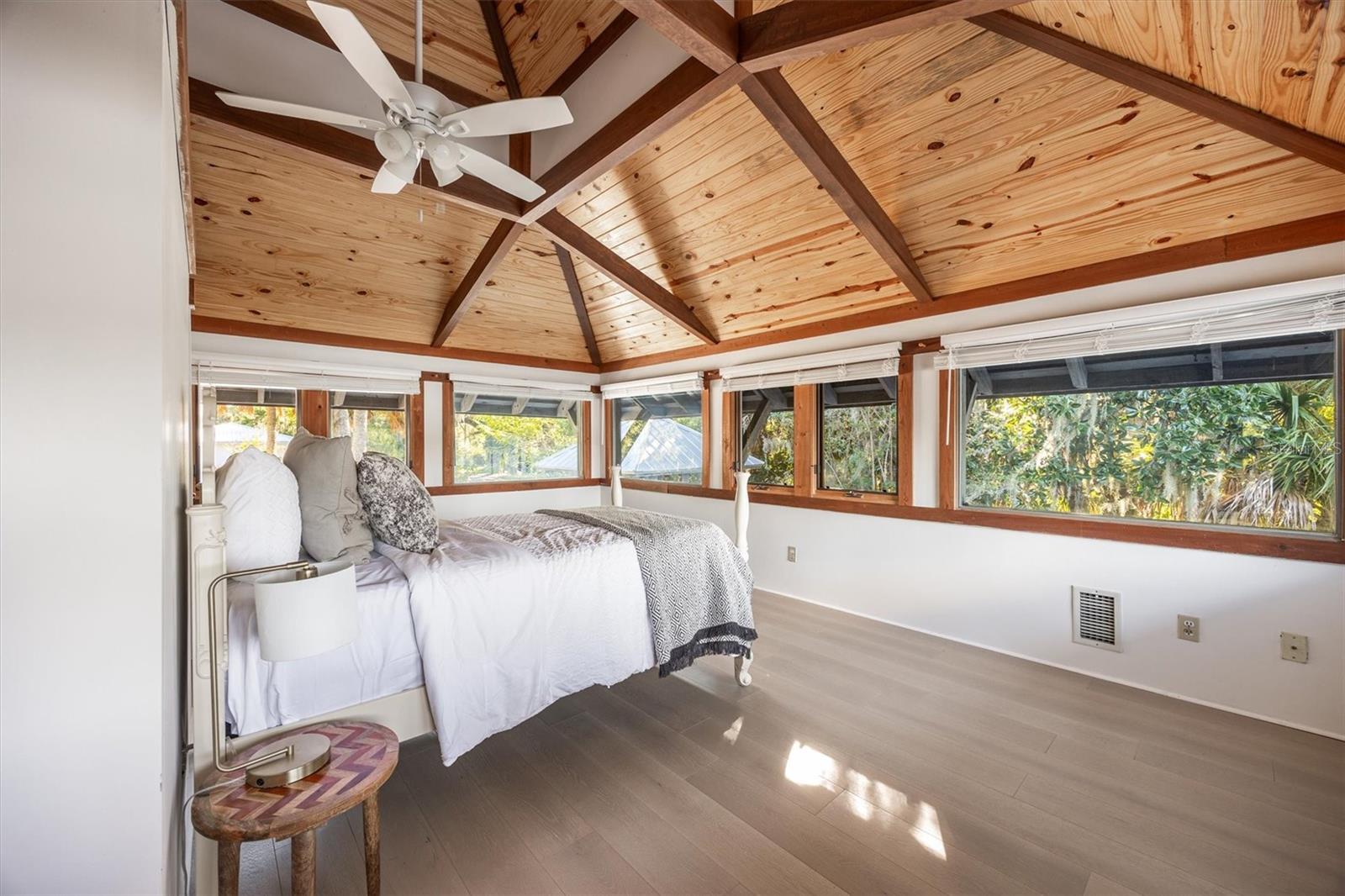 Image 26 of 65 For 25608 Devonia Street