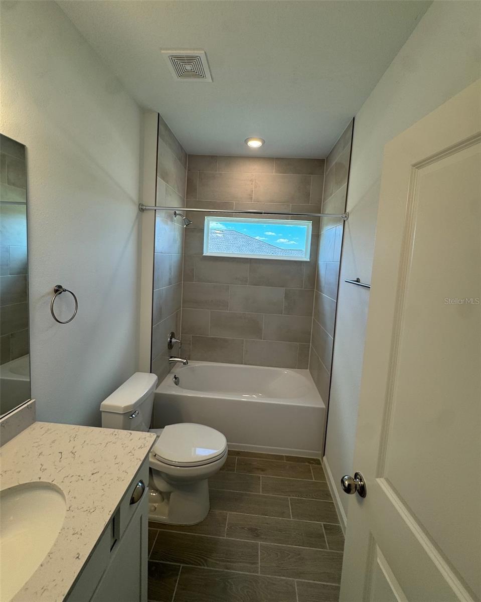 Image 13 of 19 For 13717 Convergence Boulevard