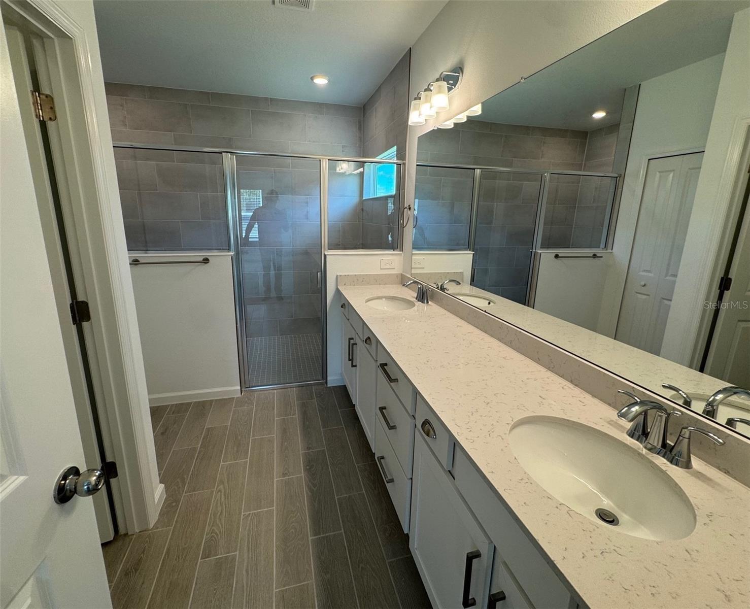 Image 14 of 19 For 13717 Convergence Boulevard