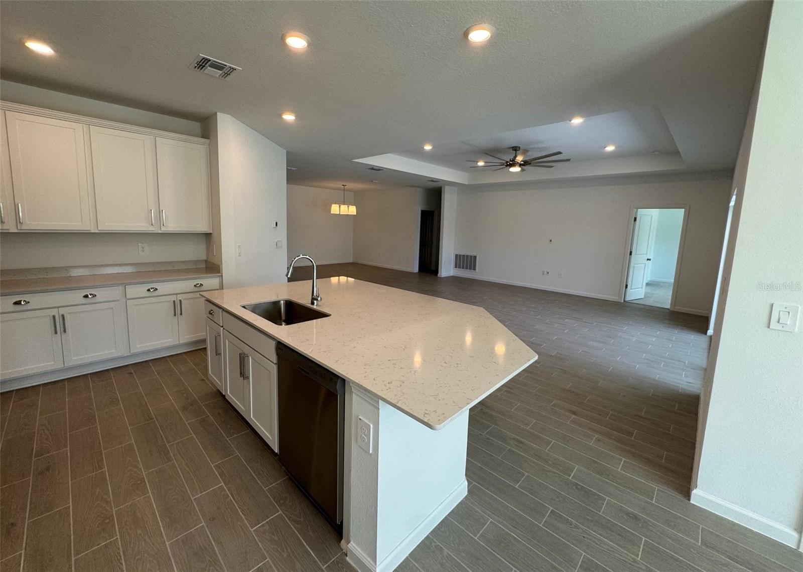 Image 5 of 19 For 13717 Convergence Boulevard