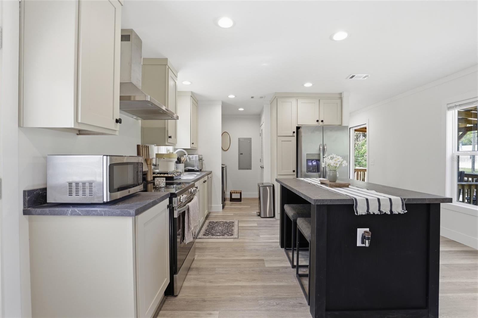 Image 10 of 42 For 11731 106th Court