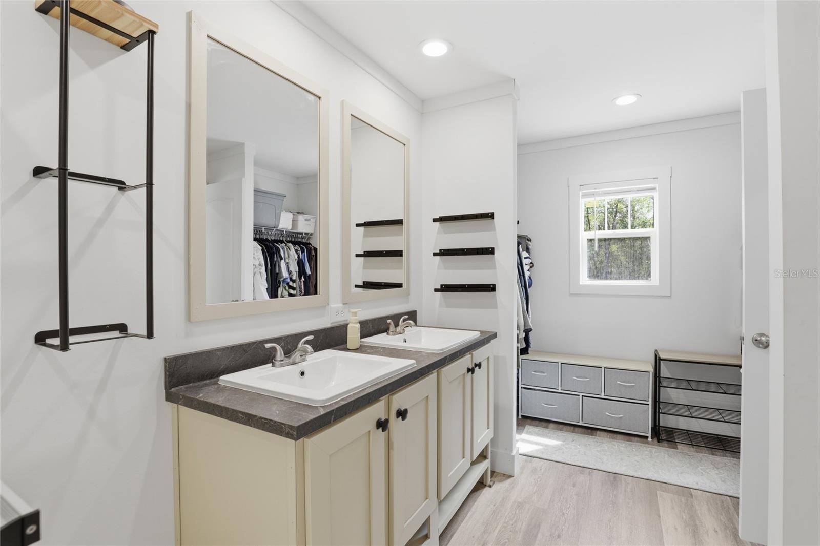 Image 18 of 42 For 11731 106th Court