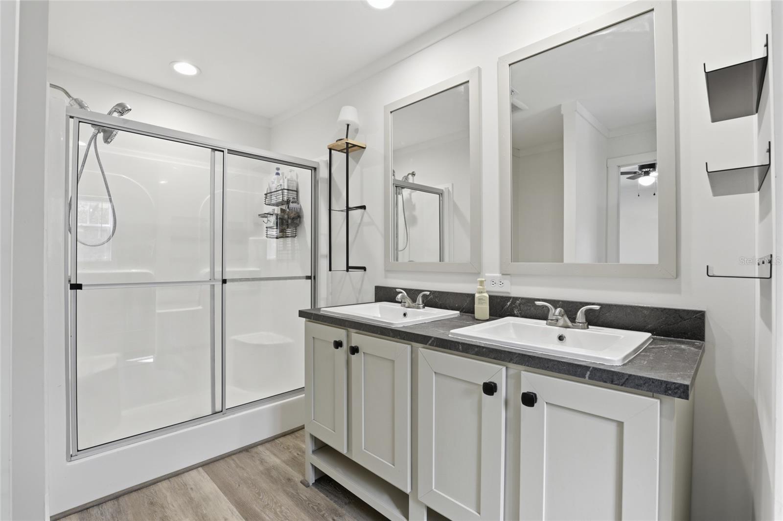 Image 19 of 42 For 11731 106th Court