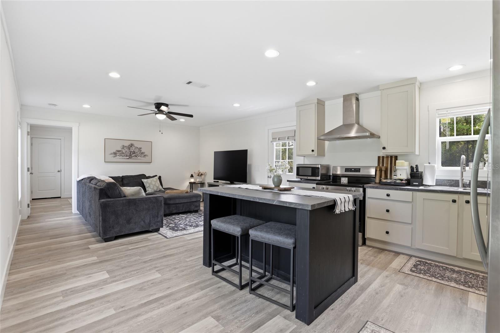 Image 6 of 42 For 11731 106th Court