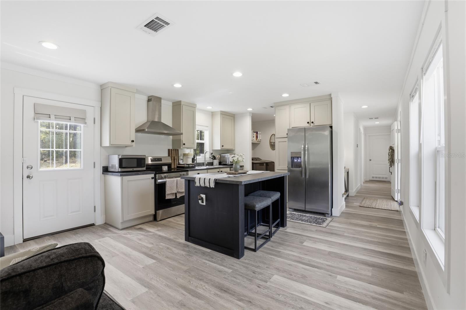 Image 7 of 42 For 11731 106th Court