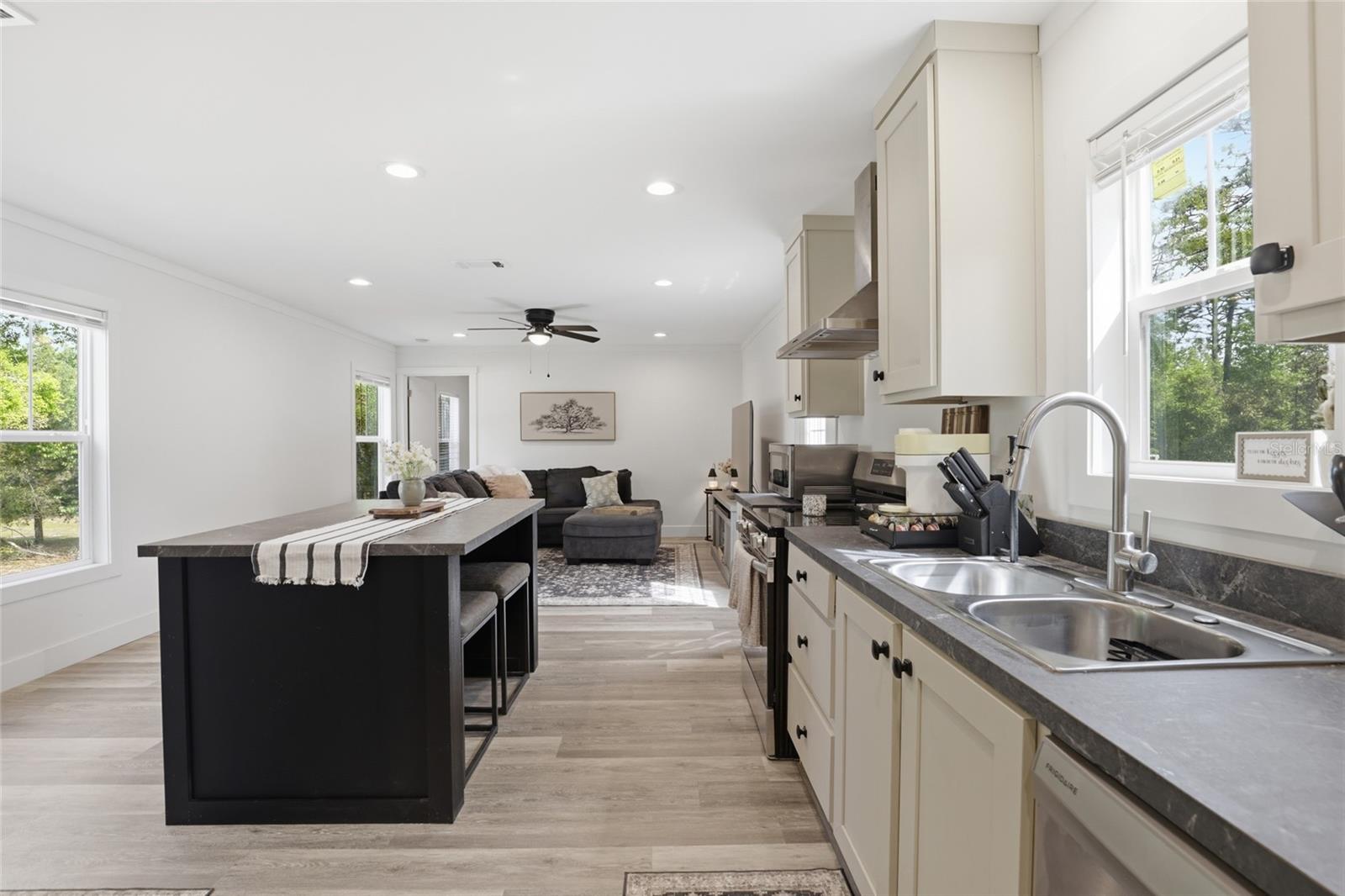 Image 8 of 42 For 11731 106th Court