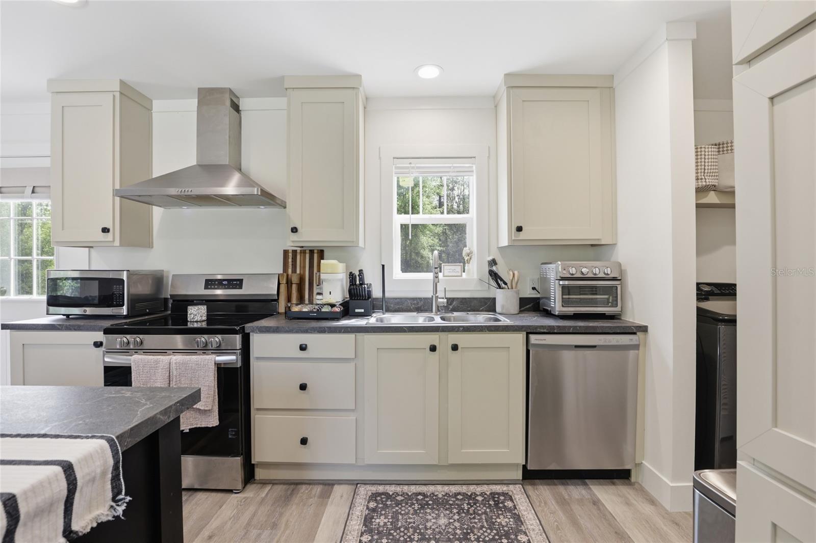 Image 9 of 42 For 11731 106th Court