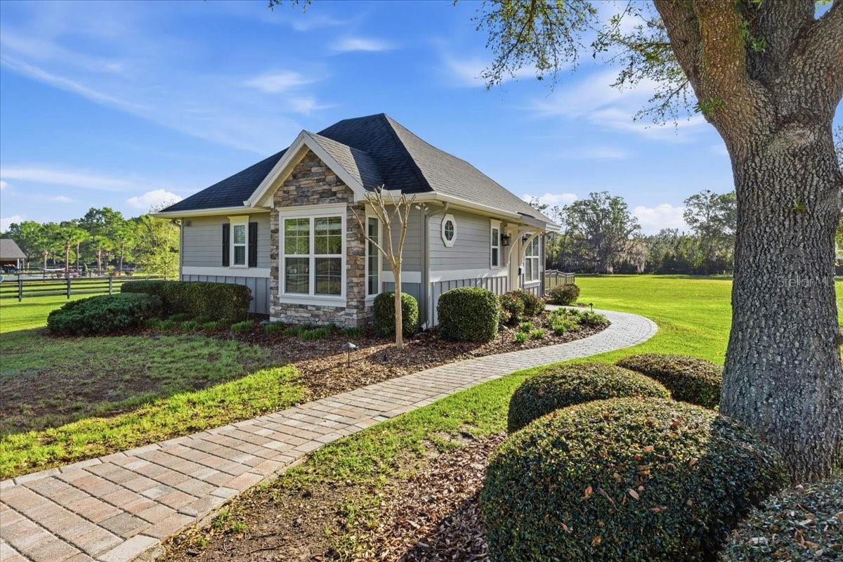 Image 8 of 80 For 10401 153rd Terrace