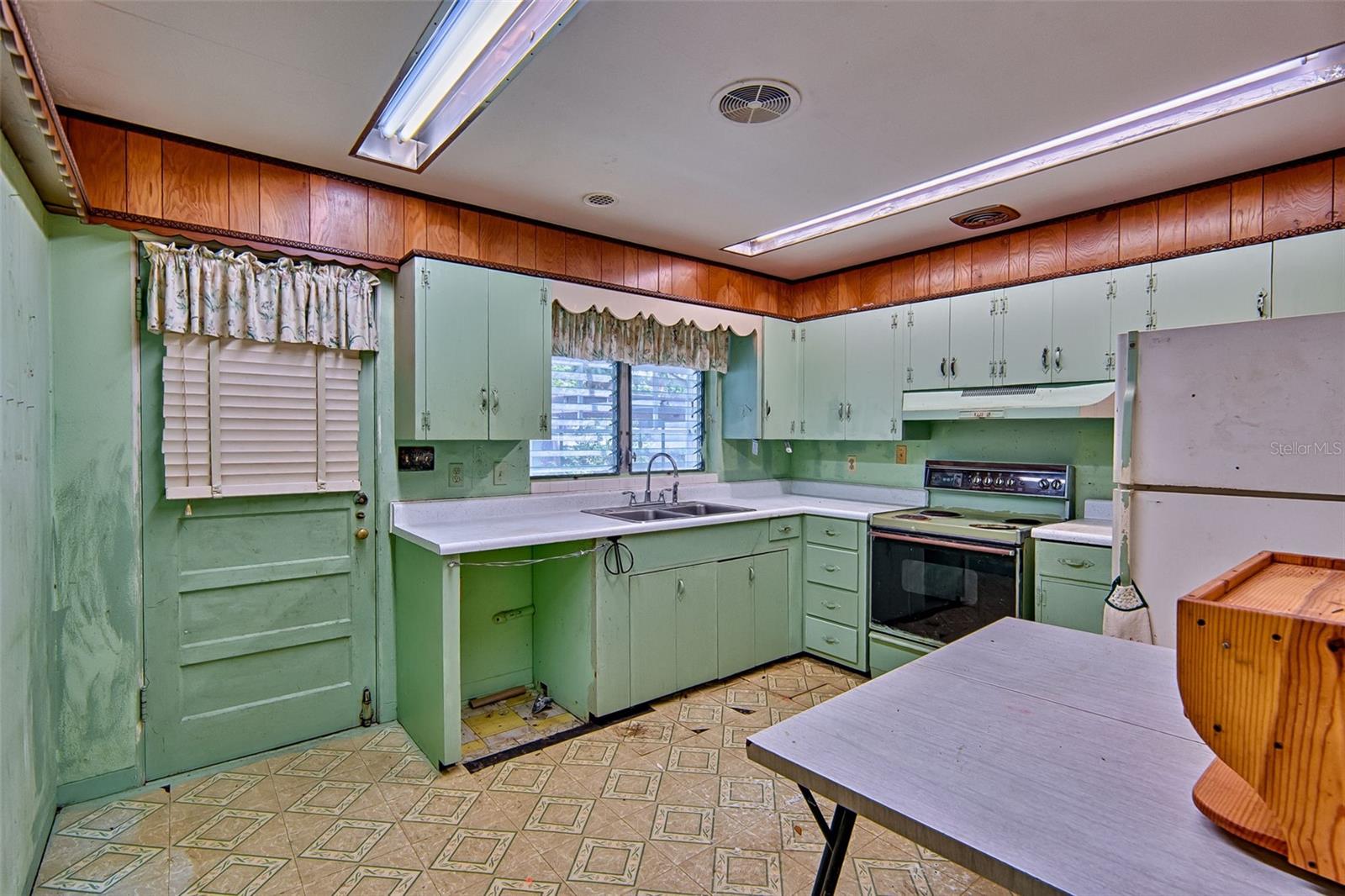 Image 10 of 33 For 948 6th Street