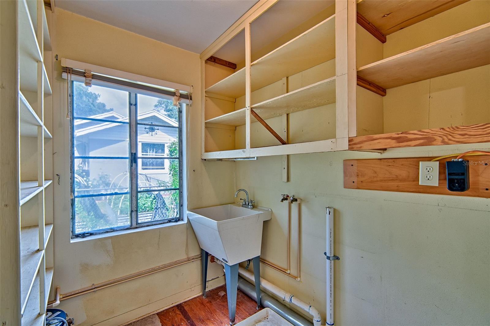 Image 16 of 33 For 948 6th Street