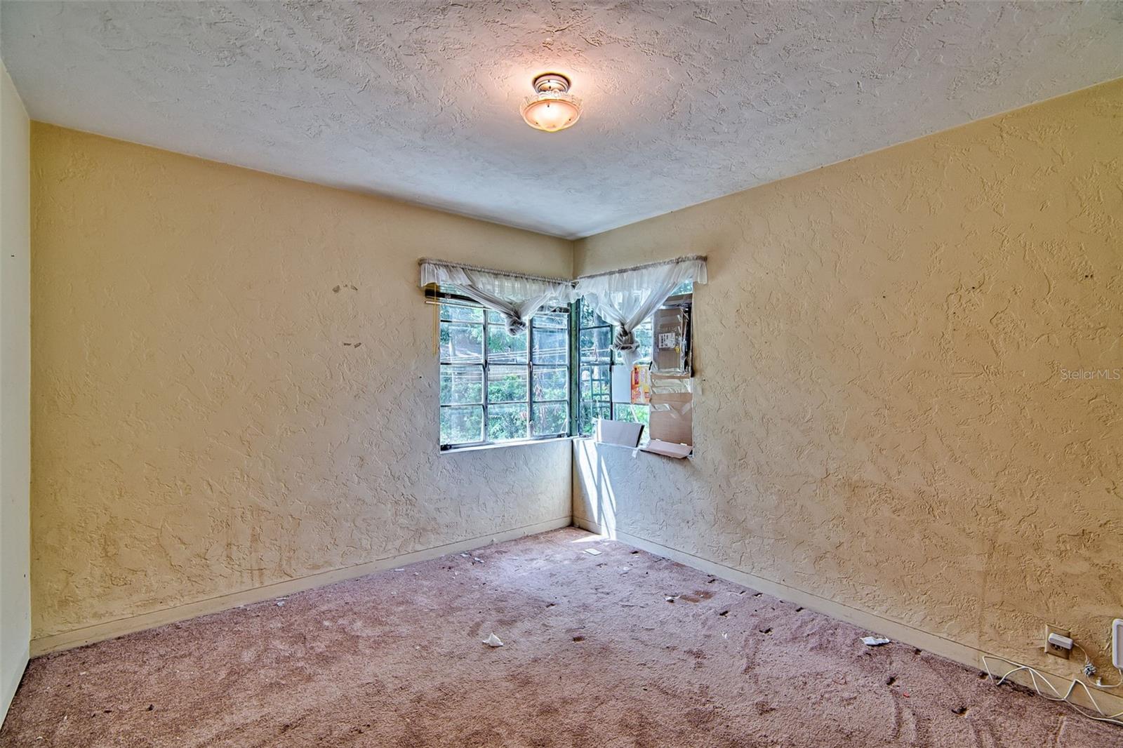 Image 18 of 33 For 948 6th Street