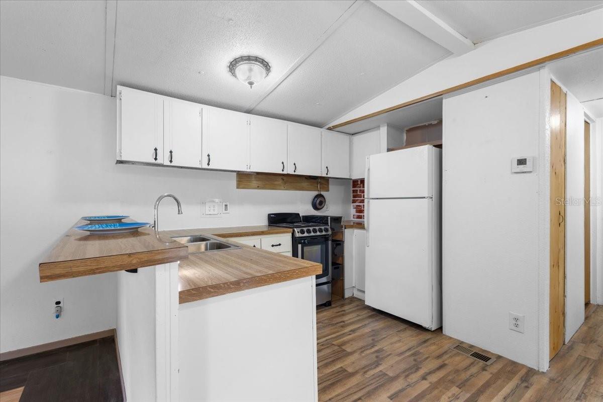 Image 20 of 38 For 3100 20th Street