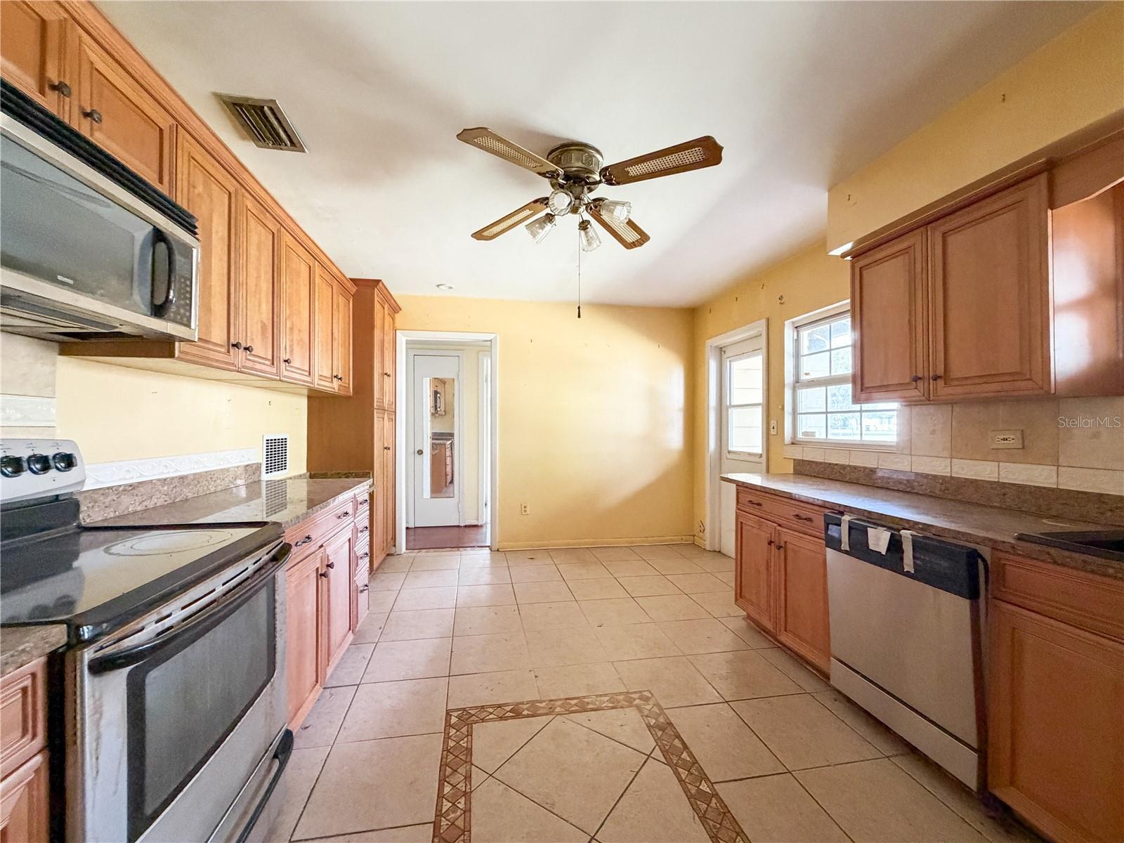 Image 22 of 44 For 615 Church Street