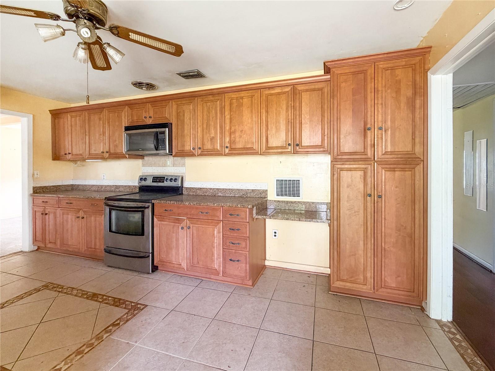 Image 23 of 44 For 615 Church Street