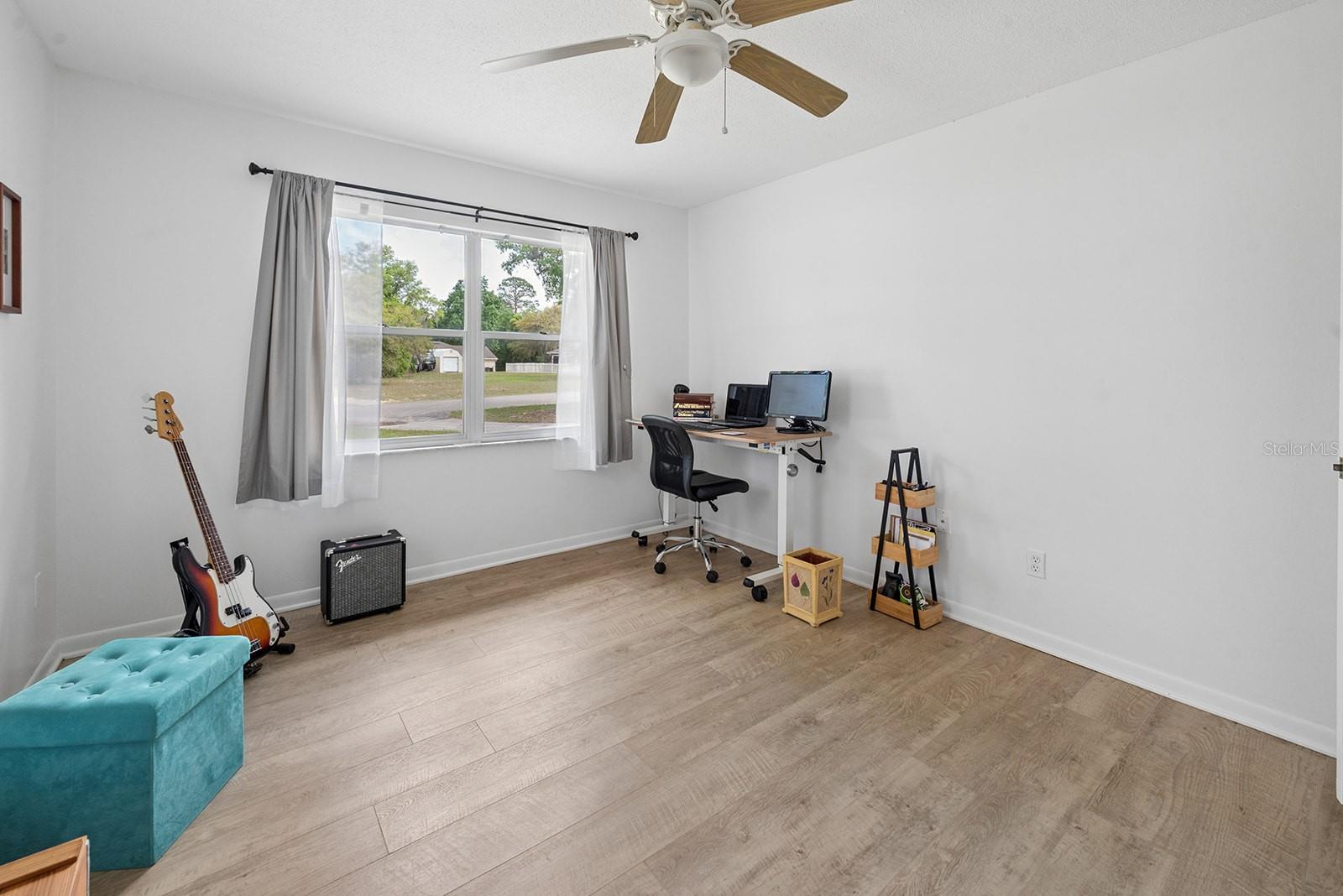 Image 24 of 30 For 102 Swans Nest Circle