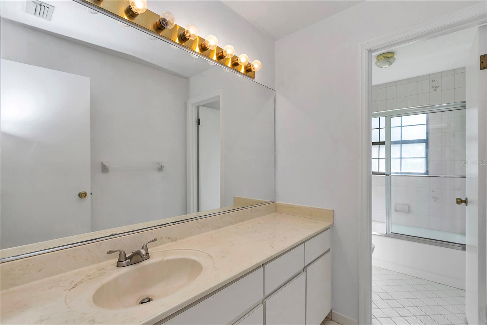 Image 19 of 54 For 8160 53rd Court