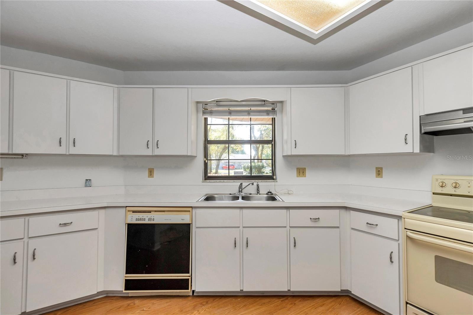 Image 28 of 54 For 8160 53rd Court