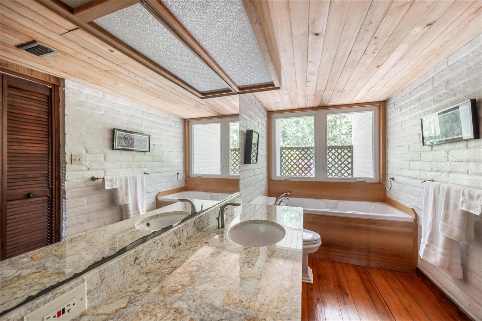 Image 35 of 93 For 6424 26th Pl