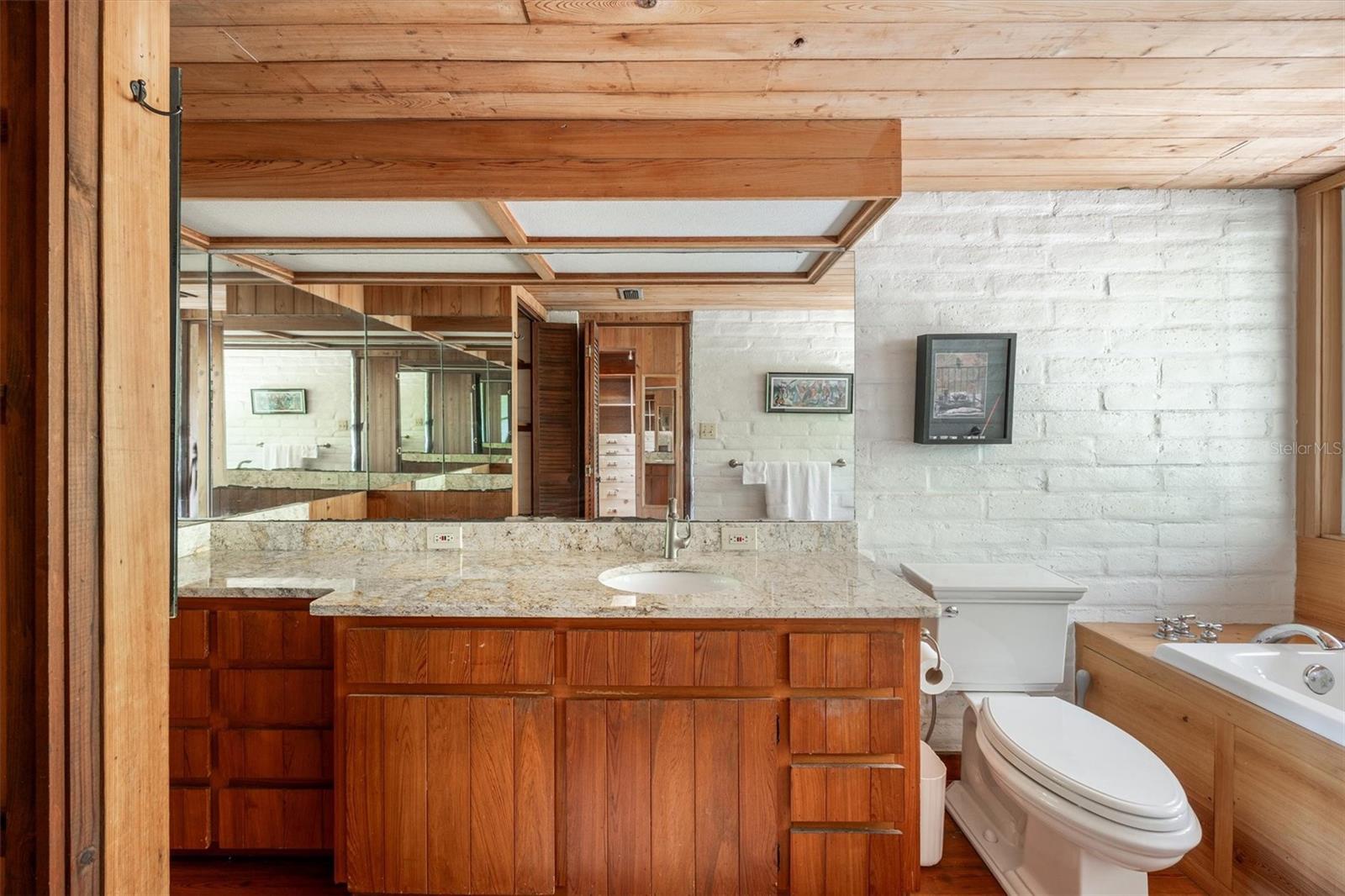 Image 36 of 93 For 6424 26th Pl