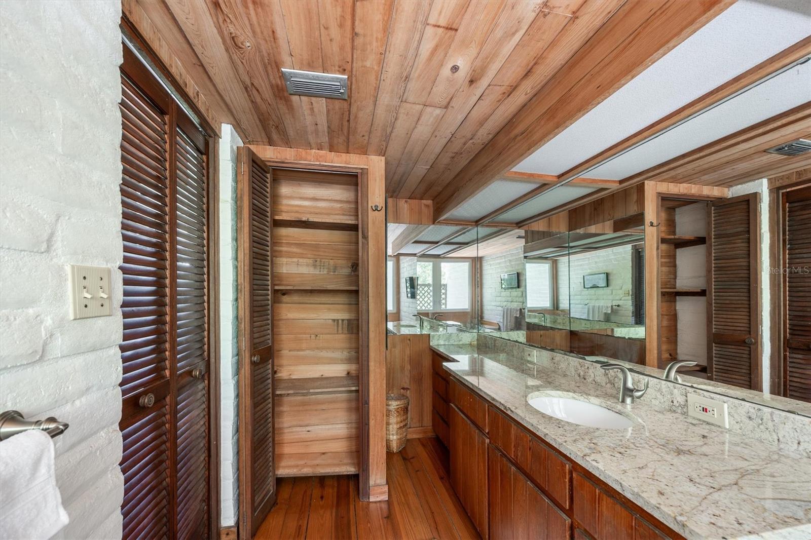 Image 37 of 93 For 6424 26th Pl