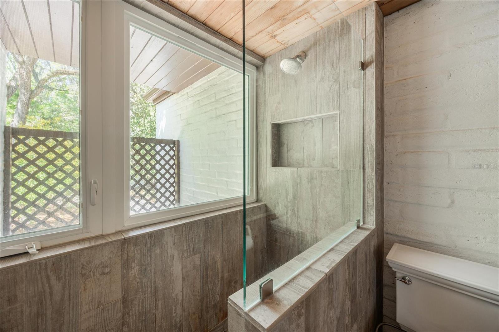 Image 50 of 93 For 6424 26th Pl