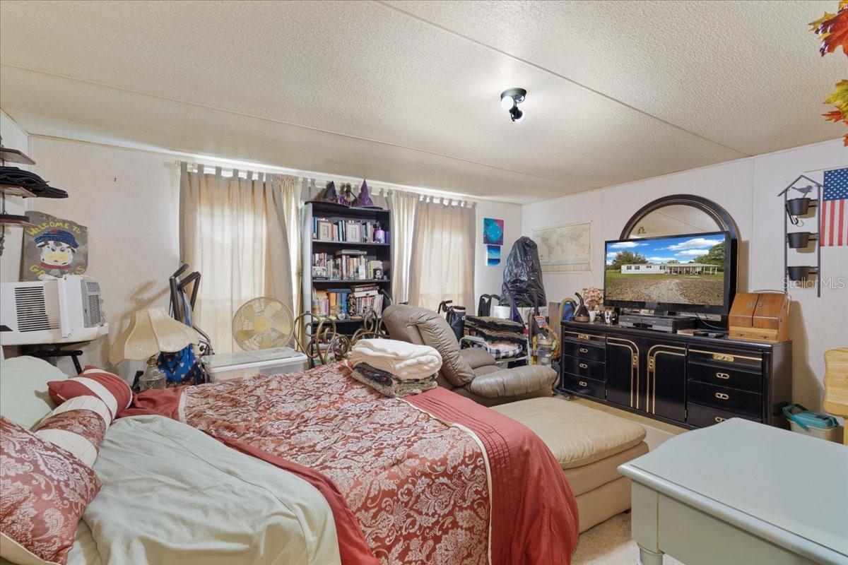 Image 12 of 40 For 187 Loxley Glen