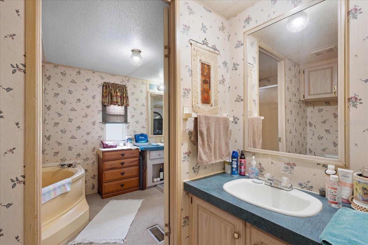 Image 13 of 40 For 187 Loxley Glen