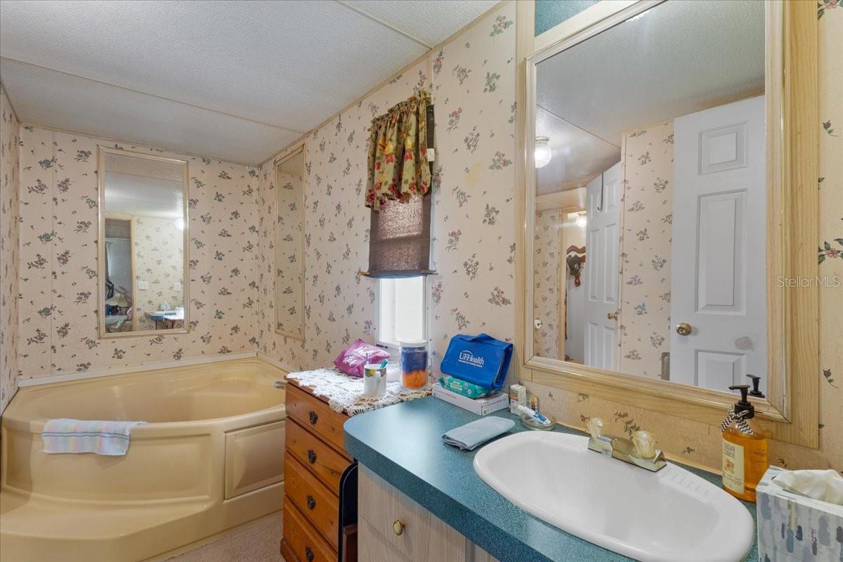 Image 17 of 40 For 187 Loxley Glen