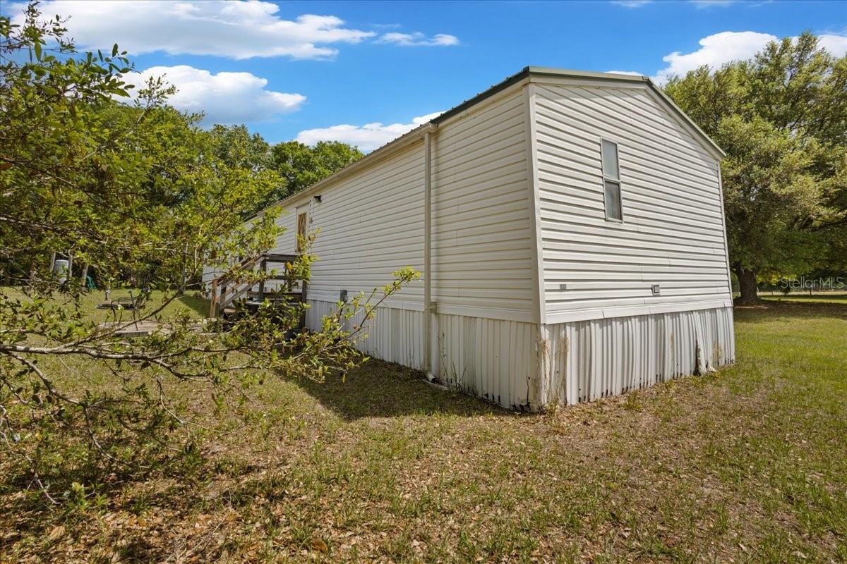 Image 28 of 40 For 187 Loxley Glen