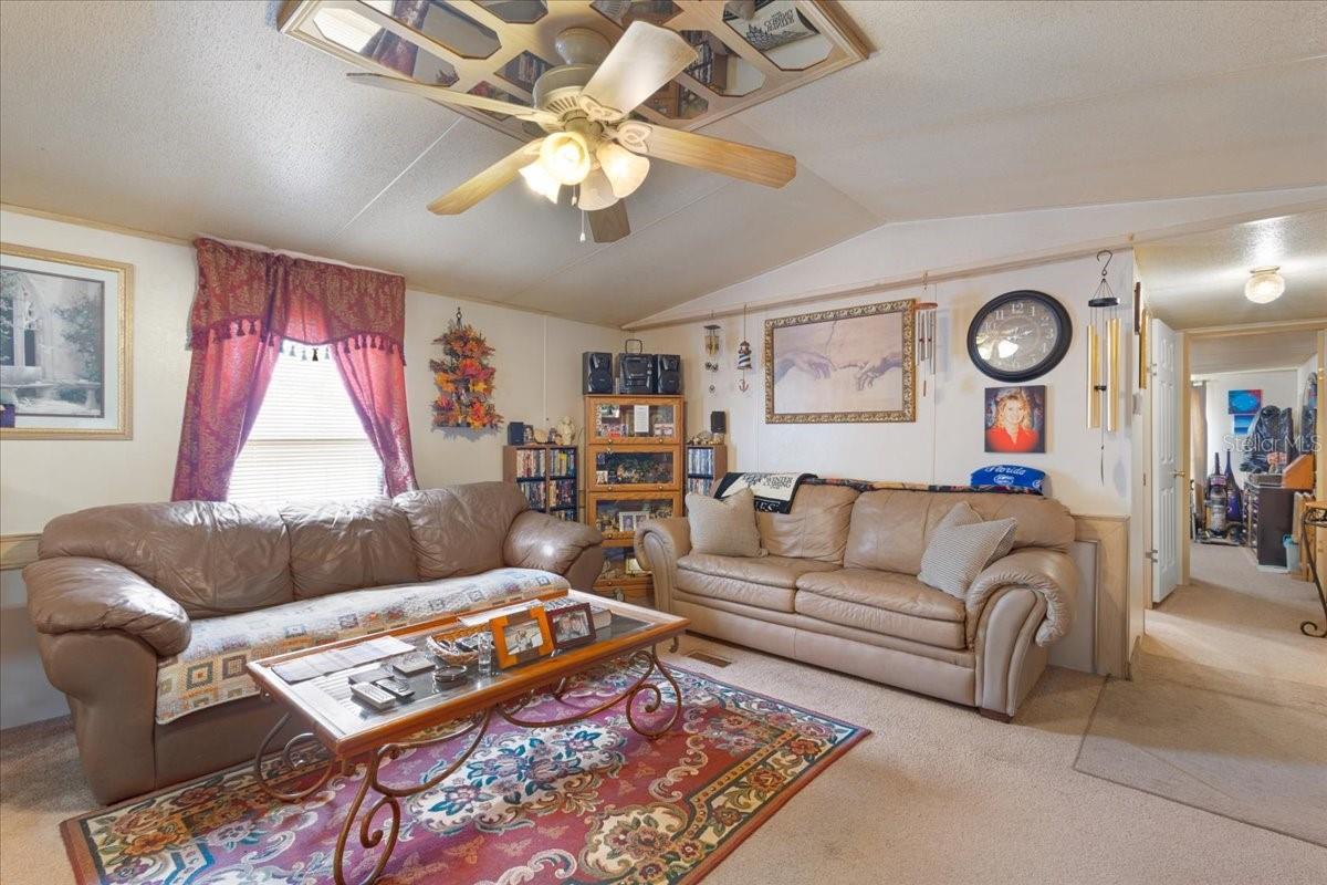 Image 3 of 40 For 187 Loxley Glen