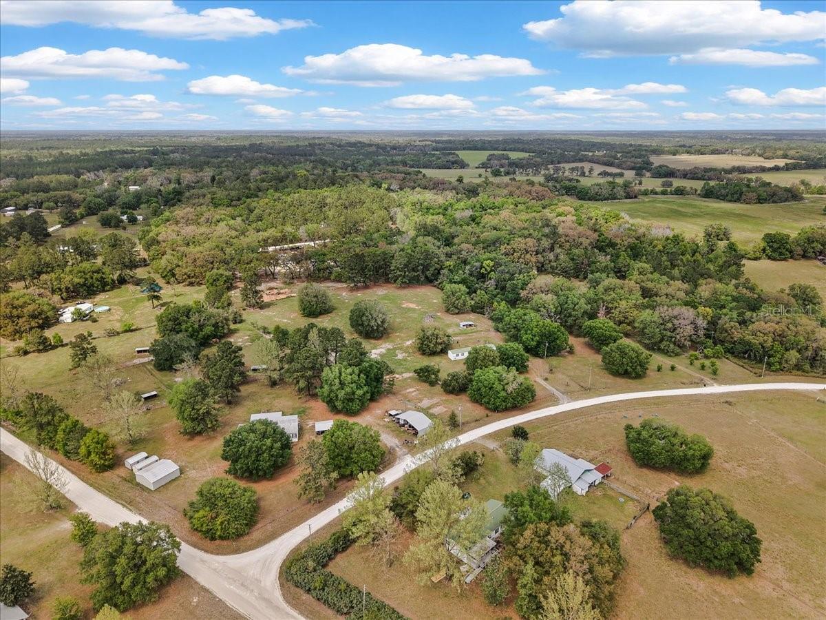 Image 32 of 40 For 187 Loxley Glen