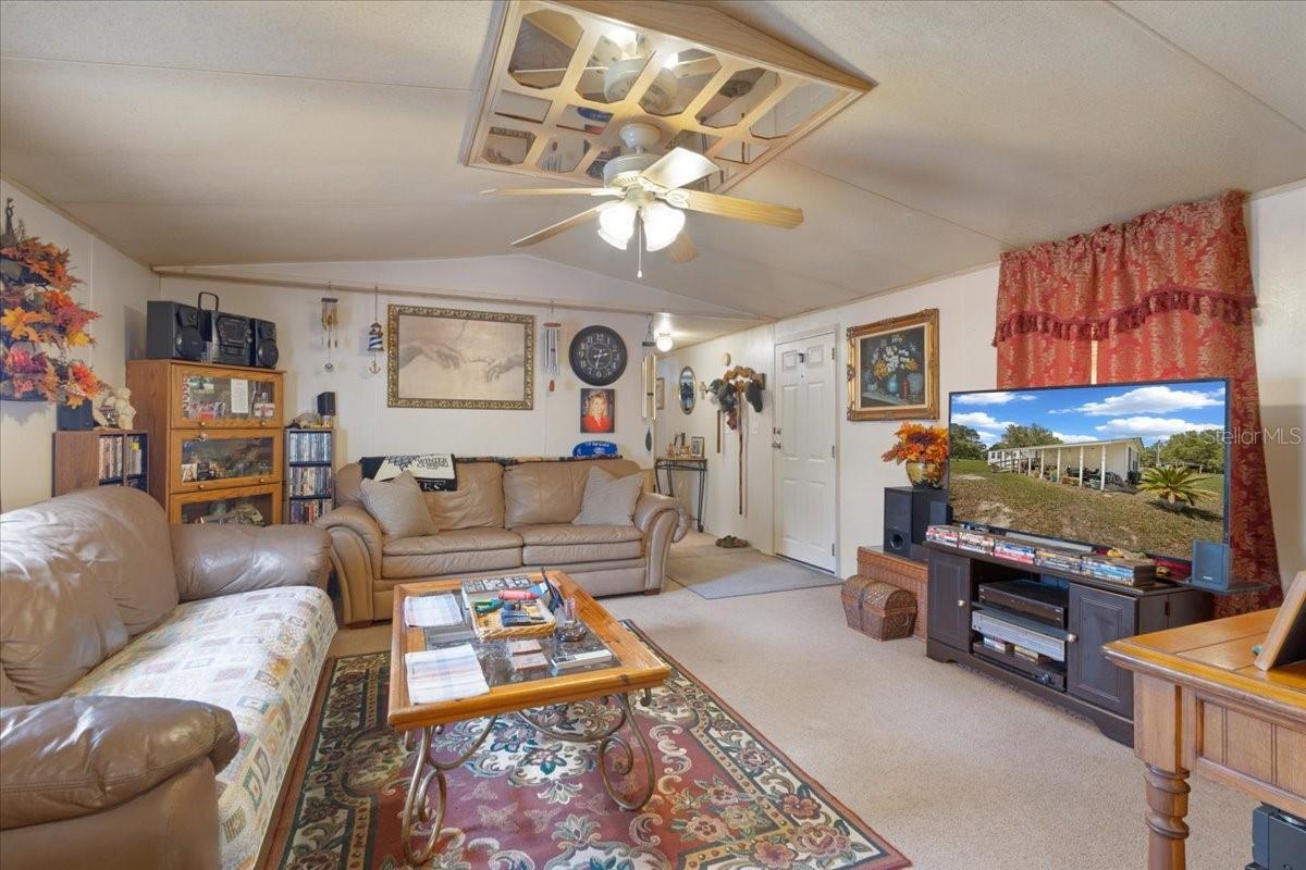 Image 4 of 40 For 187 Loxley Glen