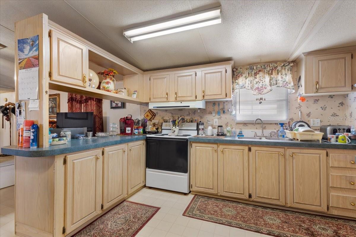 Image 5 of 40 For 187 Loxley Glen