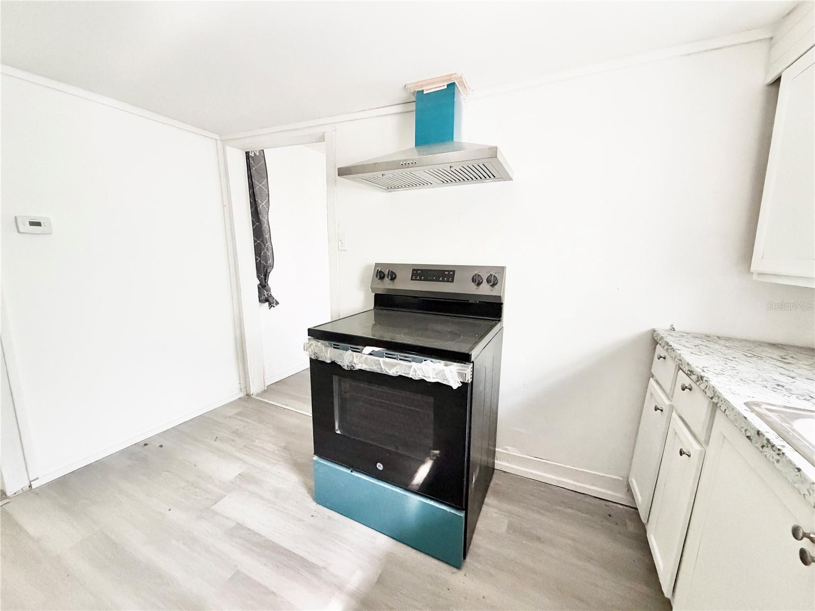 Image 10 of 19 For 21433 Hawthorne Road