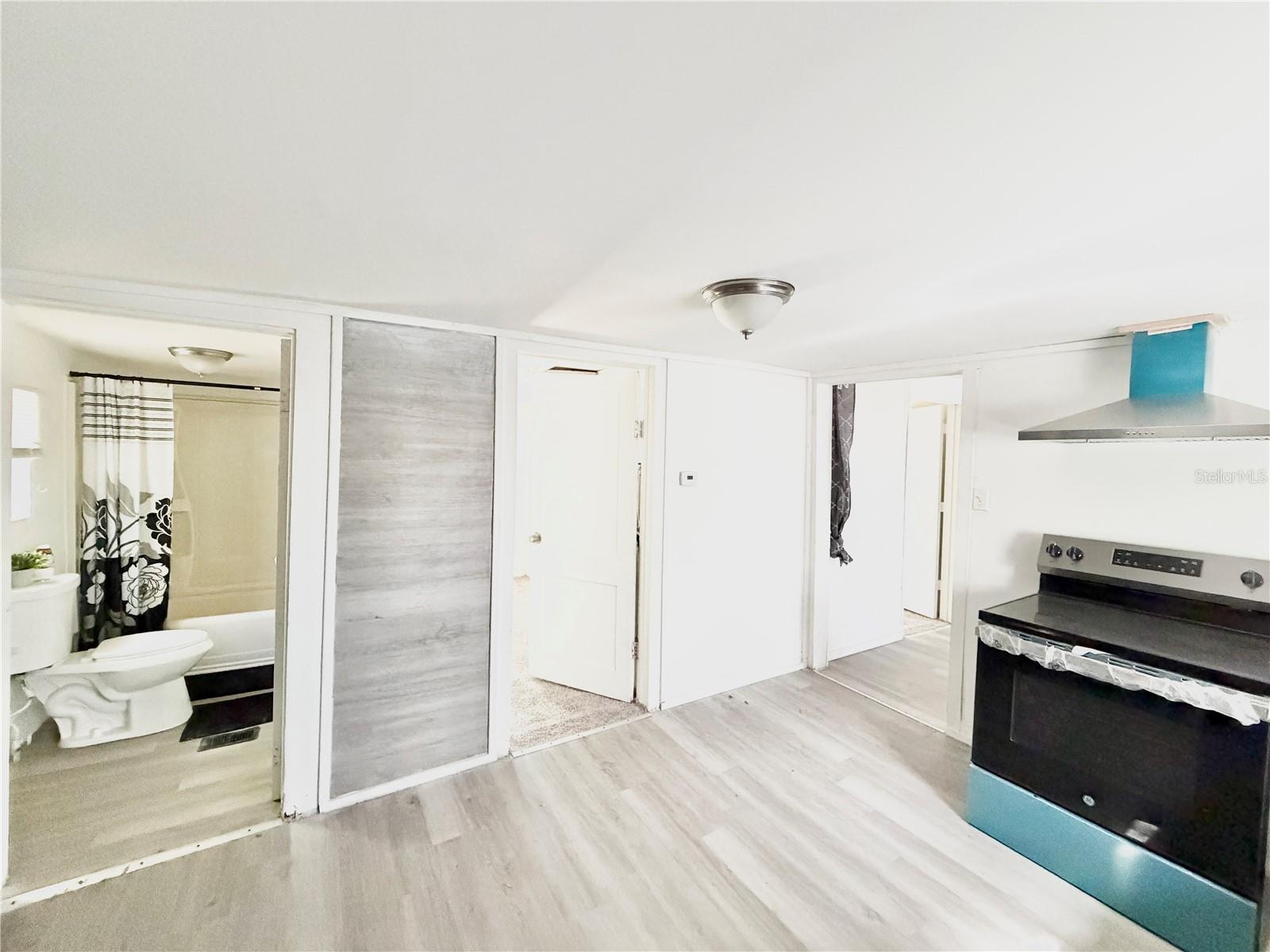 Image 11 of 19 For 21433 Hawthorne Road