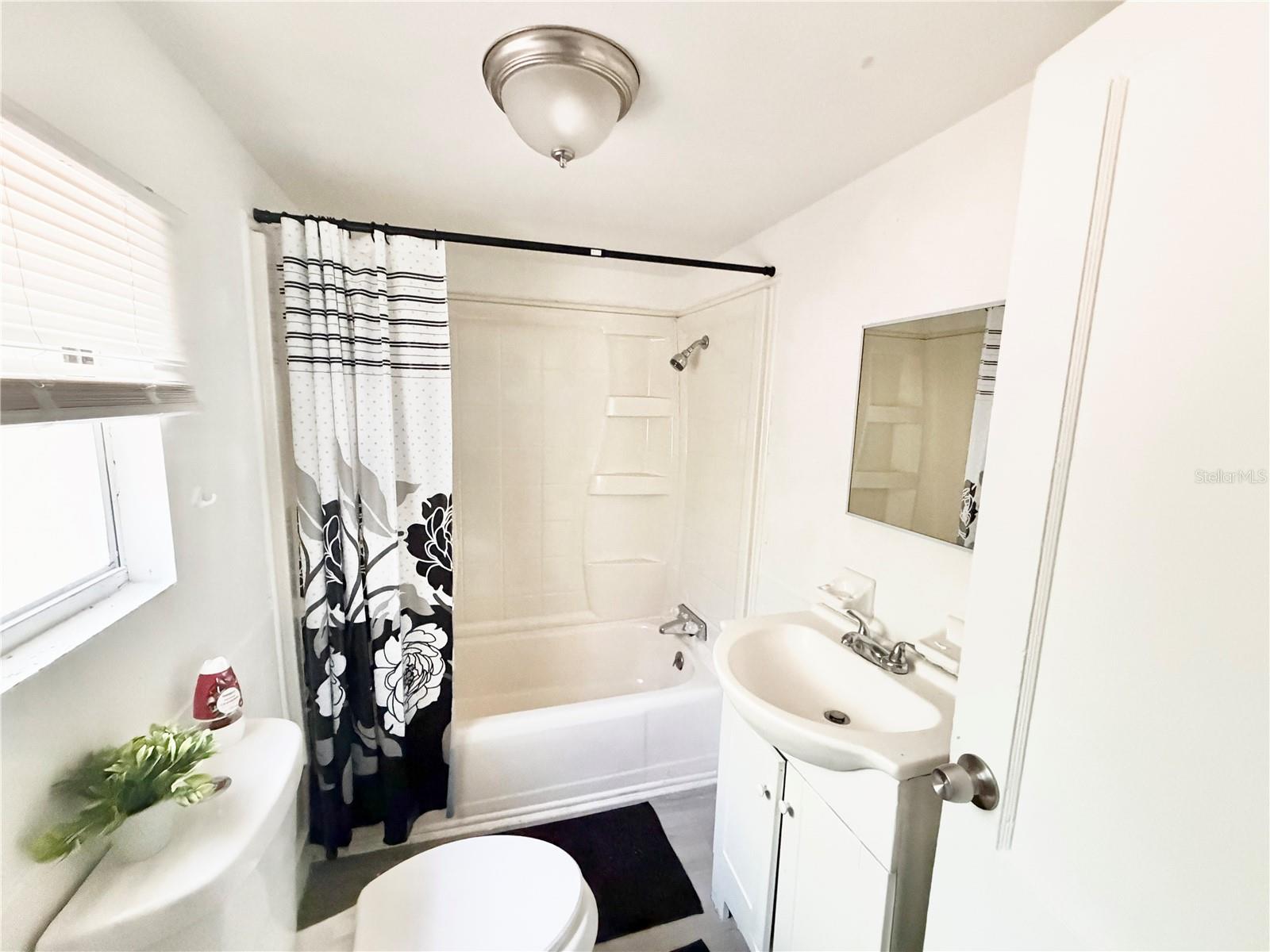 Image 12 of 19 For 21433 Hawthorne Road