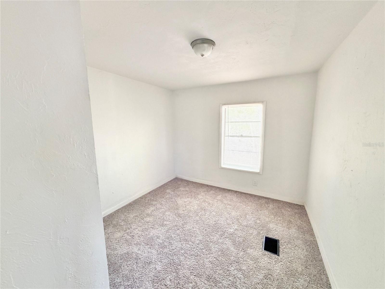 Image 18 of 19 For 21433 Hawthorne Road