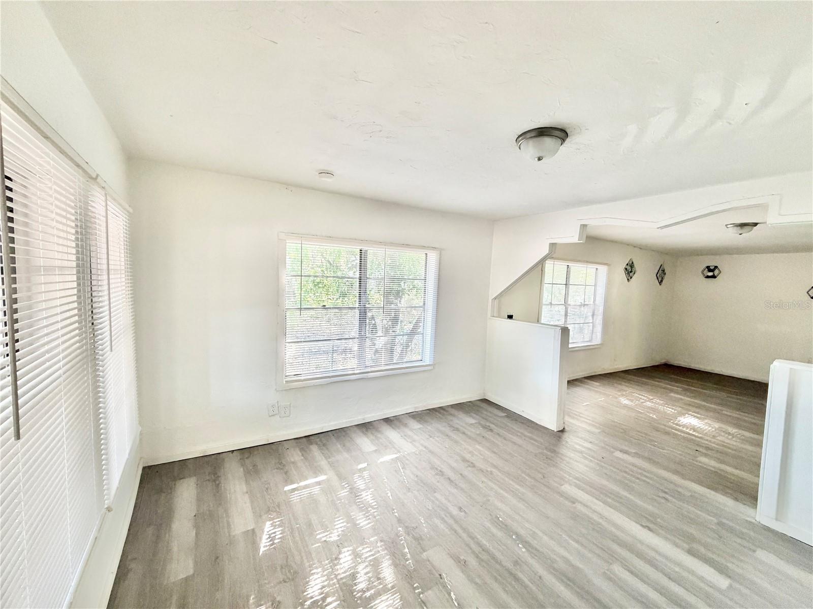 Image 3 of 19 For 21433 Hawthorne Road