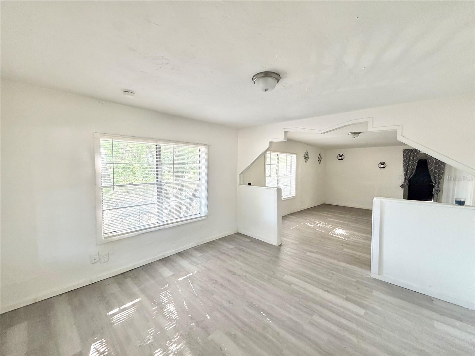 Image 4 of 19 For 21433 Hawthorne Road