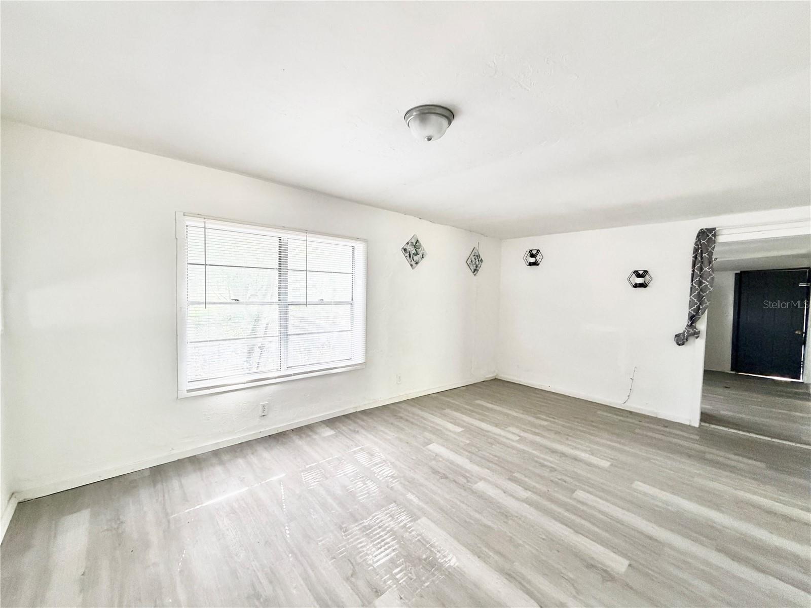 Image 5 of 19 For 21433 Hawthorne Road