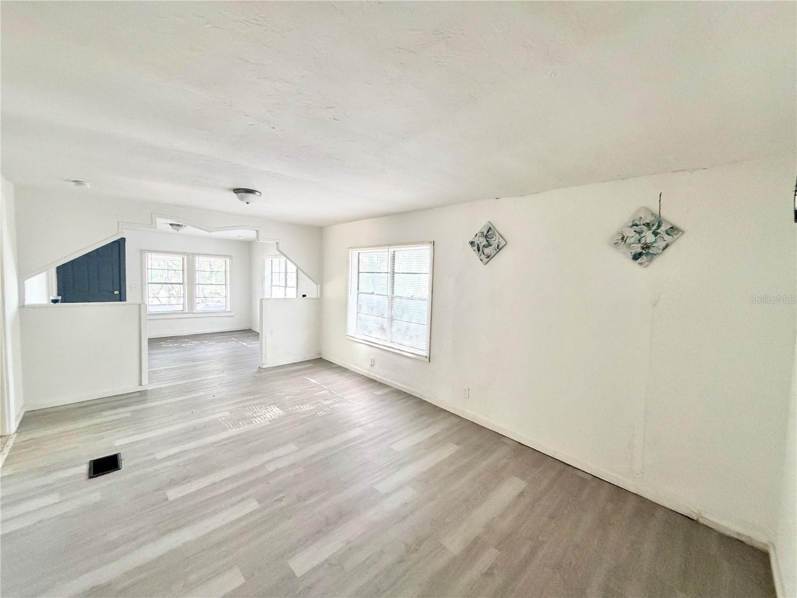 Image 6 of 19 For 21433 Hawthorne Road