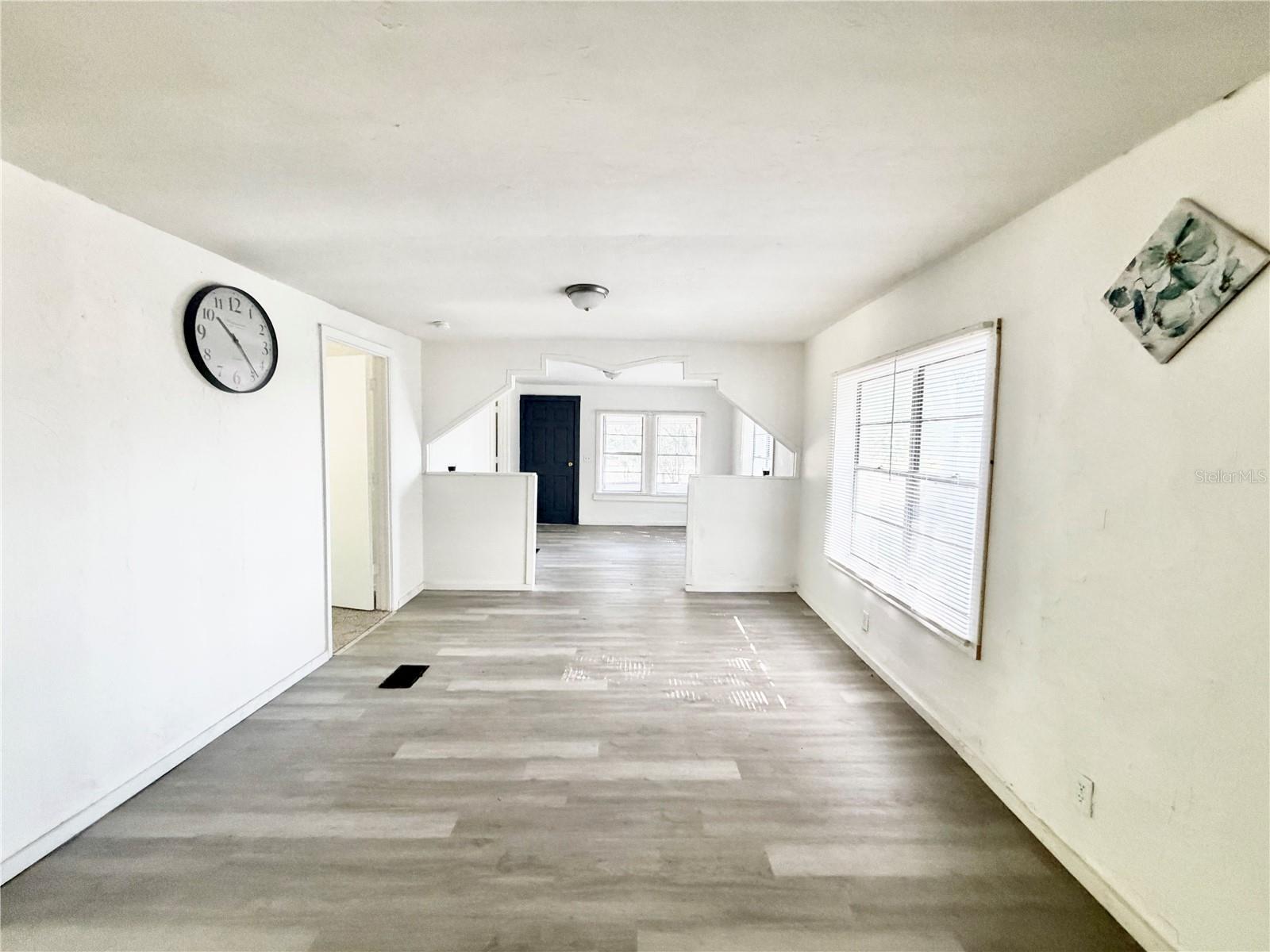 Image 7 of 19 For 21433 Hawthorne Road